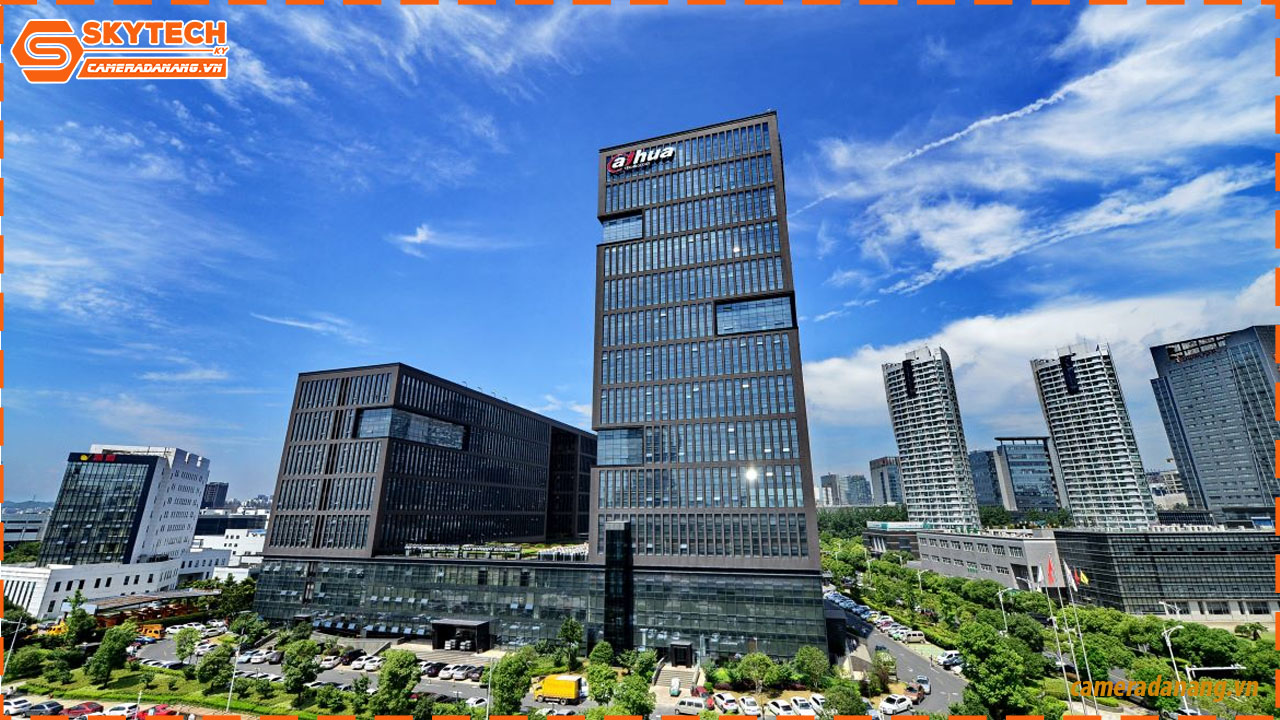 trung-tam-quan-ly-cho-giai-phap-video-wall-dahua-dh-m70-4u-e-1