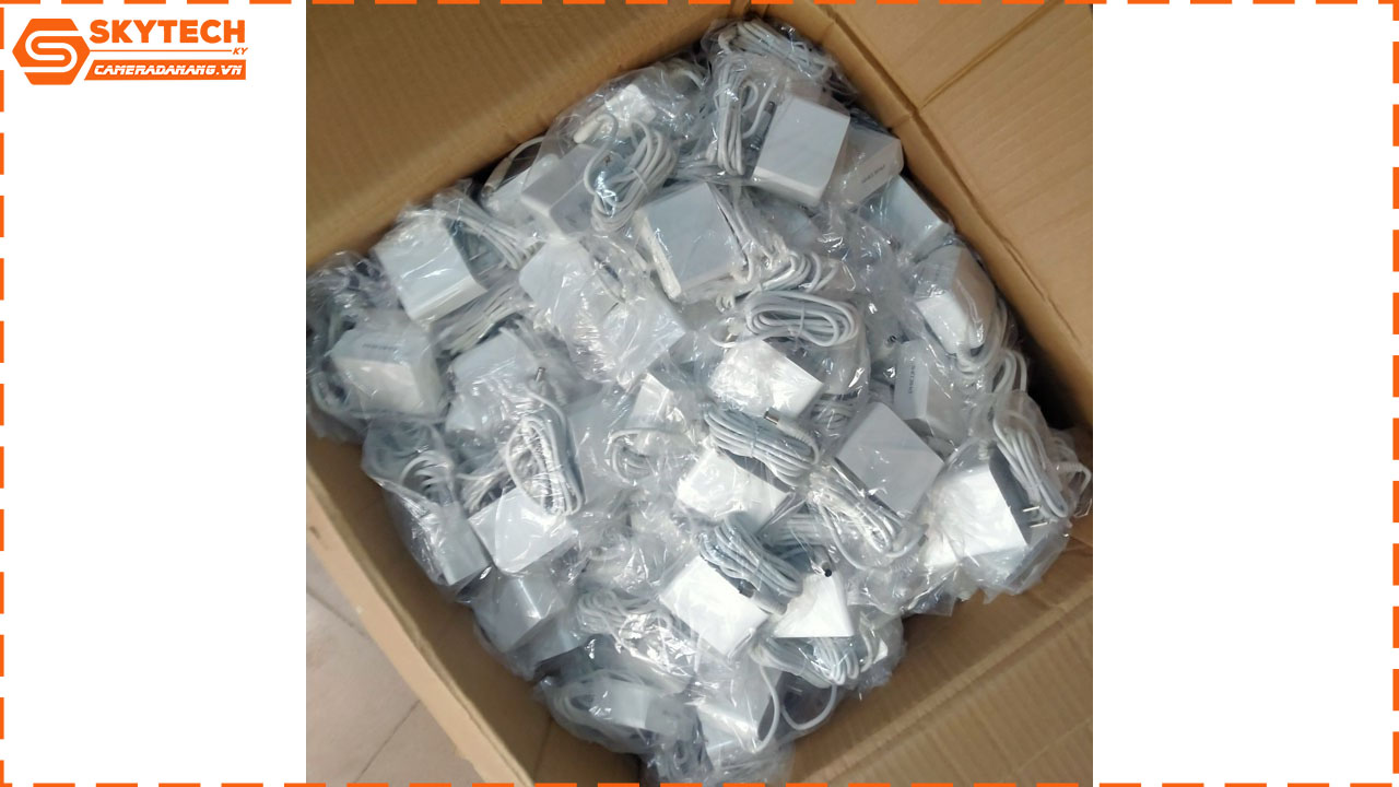 adaptor-ac-12v-2-0ah-dung-cho-camera-dau-ghi