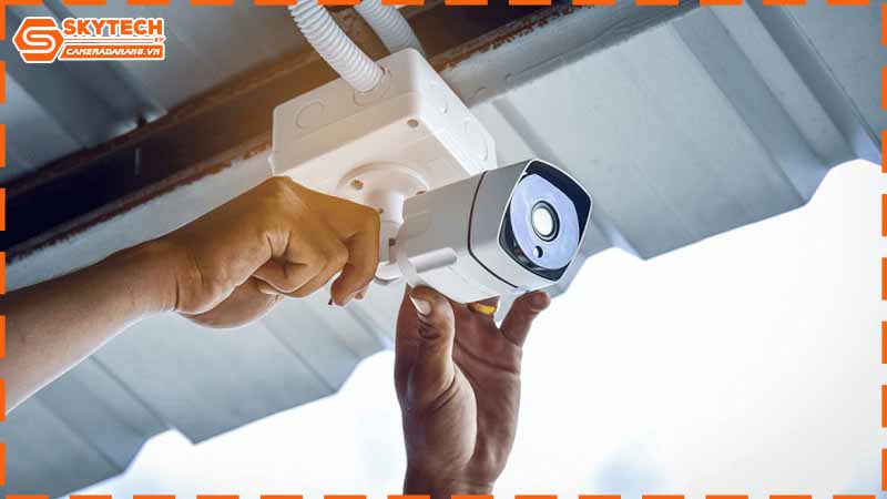 camera-hikvision-chi-hoat-dong-duoc-ban-ngay.jpg-2