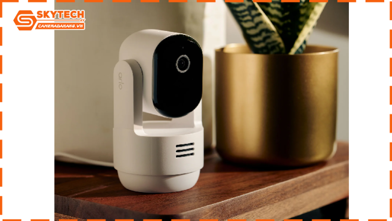 Arlo Essential Indoor